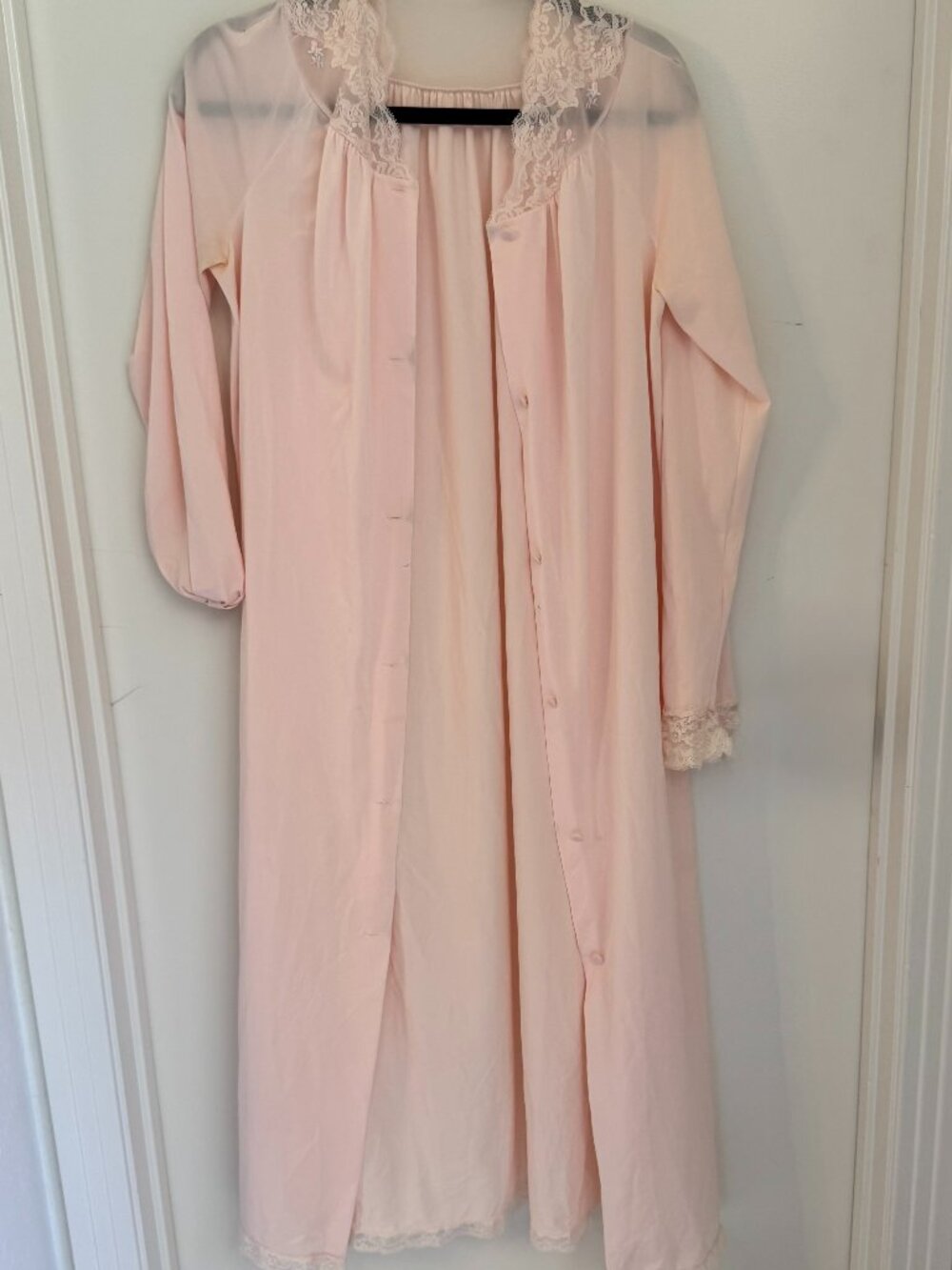 Vintage Shadowline pale pink nylon button front lounge robe